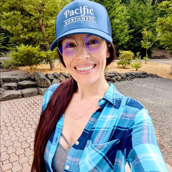 Meet Your Posher 🖤 - Picture 1 of 6